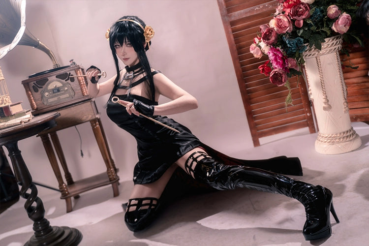 Gothic Contrast Lolita Shorts – High-Waisted Vinyl Cutout Ensemble with Crimson Satin Train & Cosplay-Ready Details