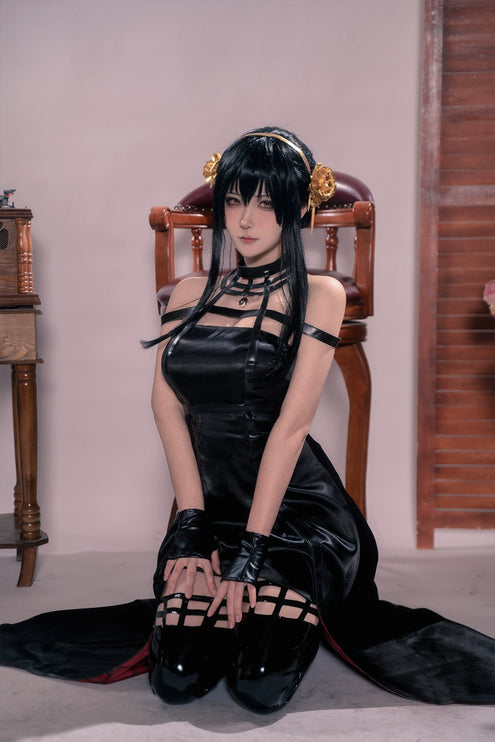 Gothic Contrast Lolita Shorts – High-Waisted Vinyl Cutout Ensemble with Crimson Satin Train & Cosplay-Ready Details