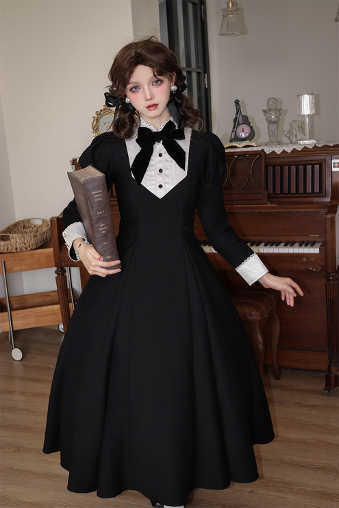 Elegant Victorian - inspired Black Dress with Bowknot and Flared Skirt